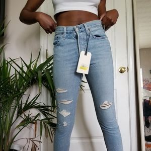 light washed Levi ripped jeans